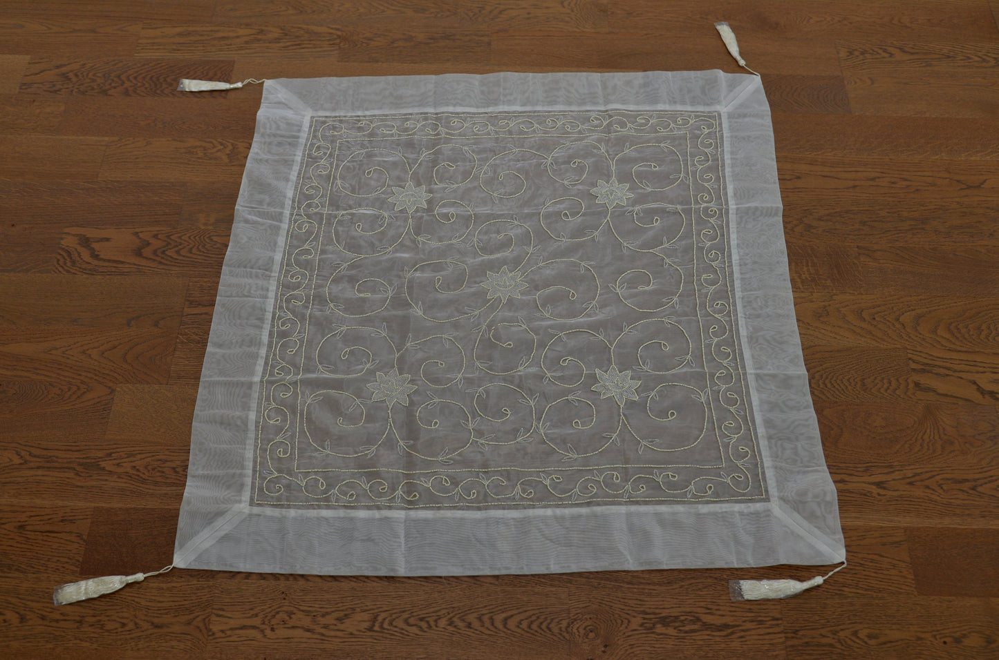 Handcrafted Beaded Decorative Organza Tablecloth – 100x100 cm