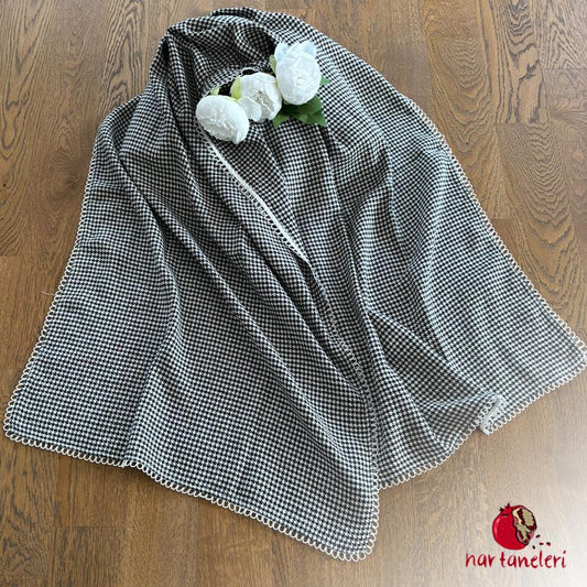 Houndstooth Pattern Shawl with Fisko Lace Edges