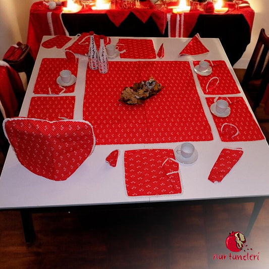 Red Patterned Table Decoration Set (28 Pieces)