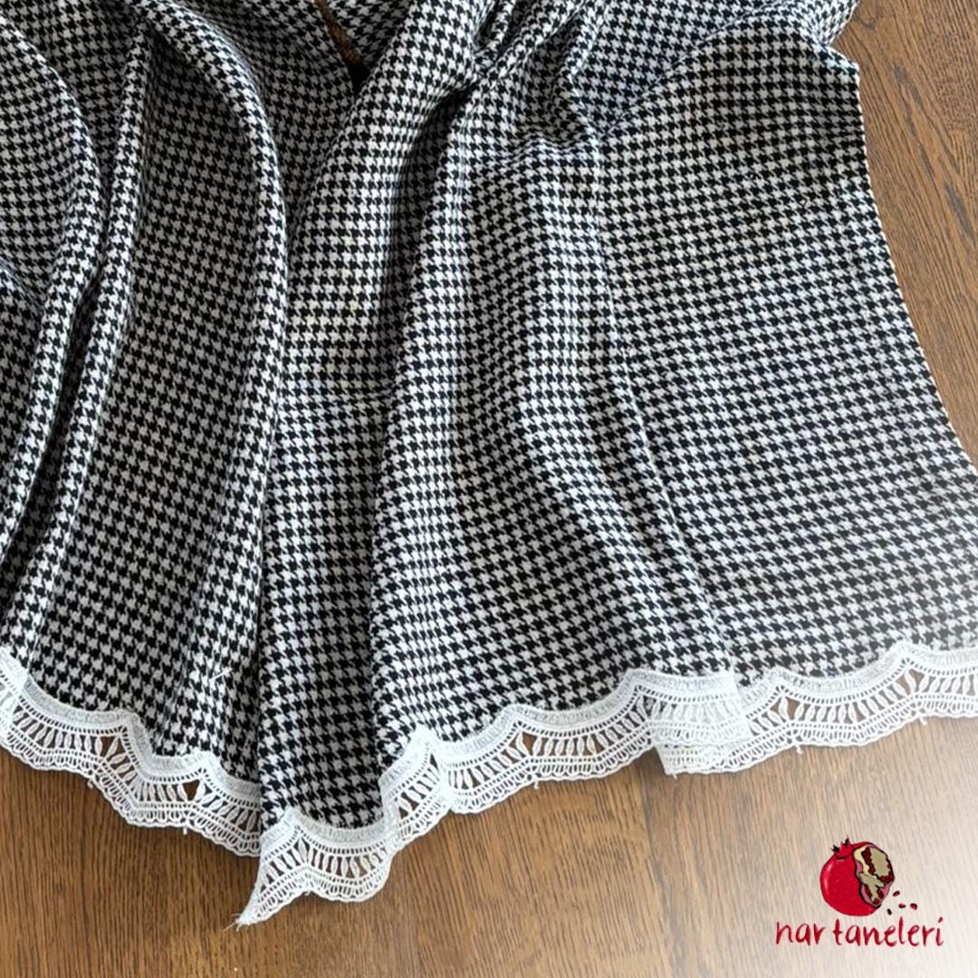 Houndstooth Pattern Winter Shawl with Lace Trim